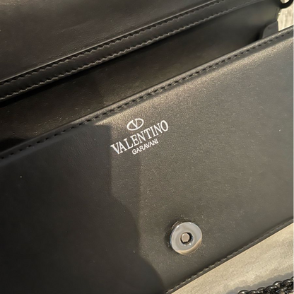 VALENTINO GARAVANI LOCÒ KLEINE SCHULTERTASCHE MIT SCHMUCKLOGO